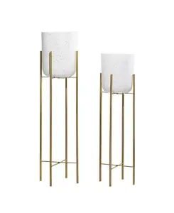 Набор из 2 разноцветных металлических современных кашпо, 39", 46" Rosemary Lane, multi