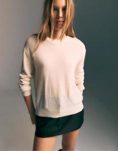 Очень мягкий свитер Stradivarius из 100% фетра с текстурой ткани в цвете ванили