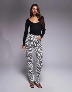 Джинсы Good American Zebra Good Icon Straight в цвете Cloud White Zebra