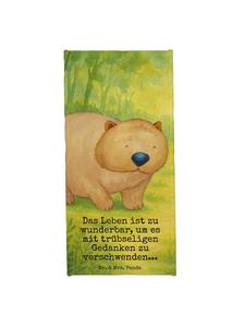 Mr. & Mrs. Panda Банное полотенце с изображением вомбата и надписью белого цвета