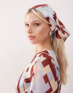 Восстановленный винтажный атласный платок с геометрическим принтом синего и коричневого цветов Reclaimed Vintage