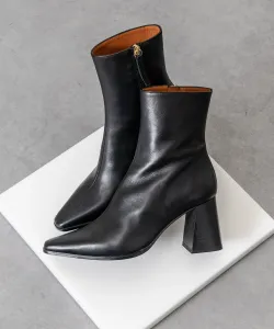 Ботинки с расклешенным каблуком и центральным швом Angel Alarcon, цвет Bl