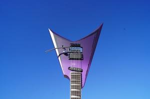 Электрогитара ESP LTD SIGNATURE SERIES Alexi Ripped Purple Fade Satin w/ Ripped Pinstripes 6-String w/ Case
