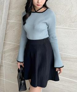 Вязаный топ с расклешенными рукавами и лентой на спине (цветовая гамма)