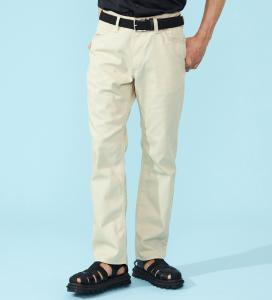 Джинсы прямого кроя Wrangler Cool из влагоотводящей и быстросохнущей ткани.