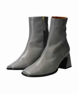 Короткие сапоги на расклешенном каблуке с центральным швом Angel Alarcon, цвет Lgy