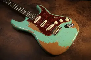 Fender Custom Shop 1960 Stratocaster Super Heavy Relic в цвете Aged Sea Foam Green