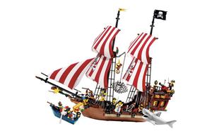 LEGO Конструктор из пластиковых блоков "Пиратский корабль Черной Бороды" 592 детали 6243