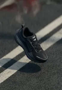 Кроссовки для бега по шоссе vomero 18 Nike Performance, Black/Grey