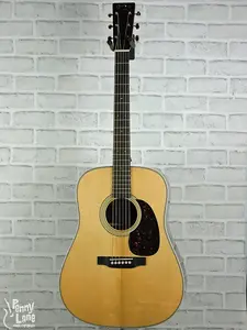 Акустическая электрогитара Martin D-28E Modern Deluxe Dreadnought с чехлом