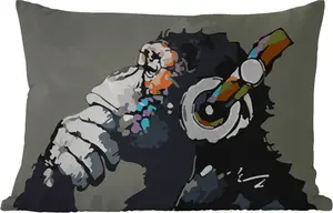 Подушка для улицы - Картина - Картина маслом - Обезьяна - Наушники - 50 x 30 см - Устойчива к атмосферным воздействиям - Подушка для отдыха - Подушка для дивана - Украшение для гостиной MuchoWow