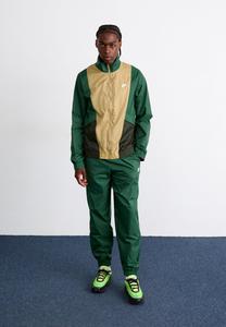 Куртка Nike Sportswear CLUB , Fir/Sequoia/Parachute Beige/Green