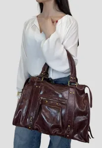 Большая сумка через плечо с заклепками и плечевым ремнем. Chicca Borse, Bordeaux