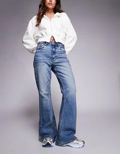 Расклешенные джинсы ASOS DESIGN 90-х годов, средне-синего цвета