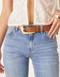 Поясной ремень Gina Tricot с золотой пряжкой коричневого цвета