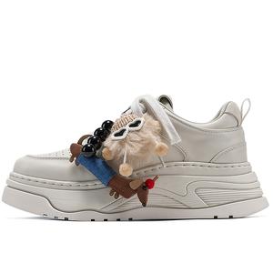 GG-CC GG CC [Weird Elf] Высокие платформенные скейтерские кроссовки для женщин бело-черные со съемным шармом, цвет Black (Detachable Charm)