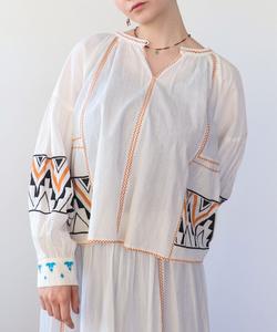 Блузка из хлопка и вискозы с вышивкой, модель Three Four Time, цвет White