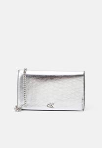 Клатч Calvin Klein METALLIC WALLET ON CHAIN, Silver-Coloured
