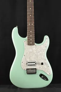 Fender Ограниченная серия Tom DeLonge Stratocaster, Surf Green, гриф из палисандра