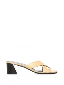 Босоножки с перекрещивающимися ремешками Khaite, бежевый