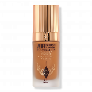 Безупречная тональная основа, нанесенная аэрографом Charlotte Tilbury, 12 Warm (tan with warm undertones)