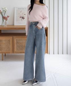 Широкие джинсовые брюки