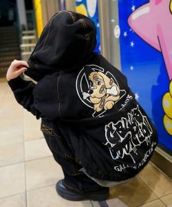 Надежная джинсовая куртка с капюшоном, сшитая на заказ подходит для различных мероприятий (мужская) Gallis Addiction, цвет Black