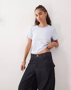 Укороченная футболка Monki в сине-белую полоску