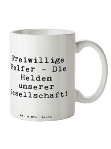 Кружка с надписью Герой-волонтер белого цвета Mr. & Mrs. Panda
