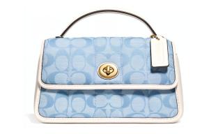 Сумка через плечо с поворотной застежкой и кожаным клапаном Trumpets женская синяя с монограммой COACH