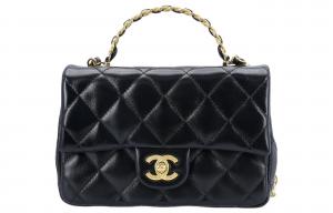 CHANEL Маленькая женская сумка из ягненка черная