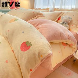 Yalu Комплект постельного белья 4 предмета, простыня на резинке 180 см, пододеяльник 200х230 см, флис, утепленный, в форме сердца с клубникой