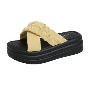Резиновые тапочки-слайды с амортизацией и износостойкостью для женщин KLAOSD, Yellow