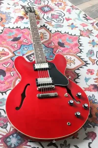 Gibson 2021 США ES335 Satin Cherry Red Американская полузакрытая электрогитара