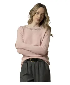 Шерстяной свитер с круглым вырезом, украшенным стразами. Kocca, розовый