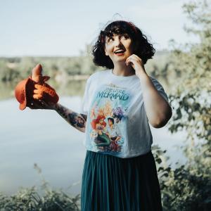 Ariel - Классическая футболка с плакатом белая