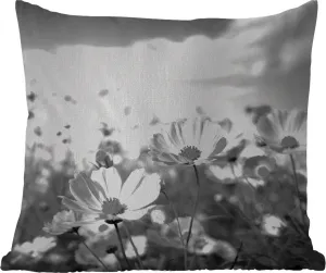 Подушка для улицы - Цветы - Луг - Фиолетовый - Трава - Белый - Облака - Синий - 40x40 см - Водонепроницаемая - Подушка для отдыха - Подушка - Внутренняя часть - Обивка с изображением MuchoWow