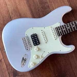 Suhr Classic S Antique Vintage Ограниченное издание HSS Firemist Silver 81801