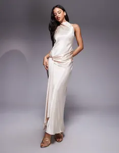 Кремовое атласное платье макси с воротником-халтер и драпировкой Forever New