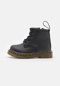 Ботильоны на шнуровке  Dr. Martens, цвет black softy