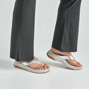 Женские сандалии Rosemary Metallic In 911200 - серебристые Dansko