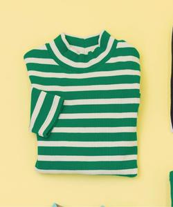 Эксклюзивная футболка в полоску с лентой, доступная только в интернете.