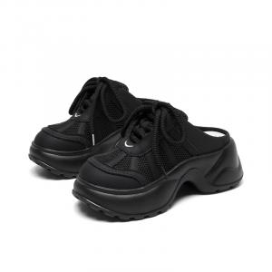 Lee Cooper Женские противоскользящие тапочки с закрытым носком черные, цвет Black - semi-drag