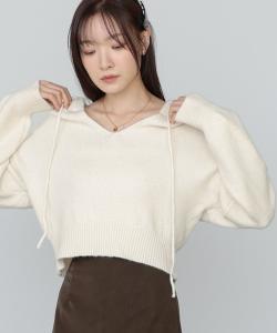 Короткая вязаная толстовка с капюшоном