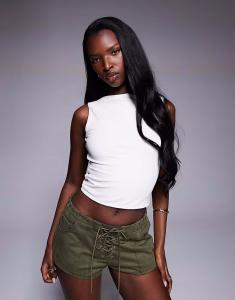 Укороченный топ Oh Polly Wren с открытой спиной белого цвета