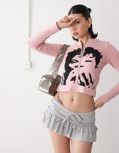 Трикотажная мини-юбка с низкой посадкой и оборками серого цвета Edikted