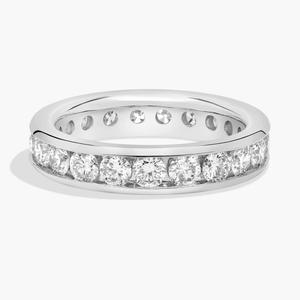 Кольцо-вечность с круглыми выращенными в лаборатории бриллиантами в канальной оправе из 14-каратного белого золота (2 карата, два карата - FG / VS2-SI1) Blue Nile