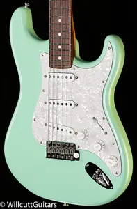 Fender ограниченная серия Cory Wong Stratocaster с грифом из розового дерева, цвет Surf Green (227)
