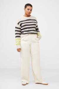 Гарри в костюмных брюках French Connection, бежевый