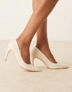 Гламурные туфли-лодочки на высоком каблуке белого цвета